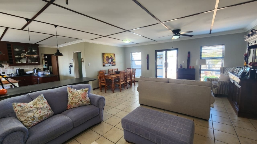 5 Bedroom Property for Sale in Country Club Western Cape